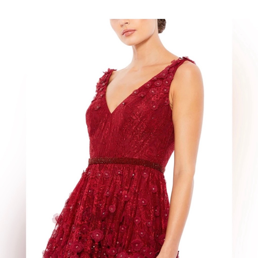 Mac Duggal Floral Appliqué Ruffled Tiered
Sleeveless V Neck Gown Burgundy
